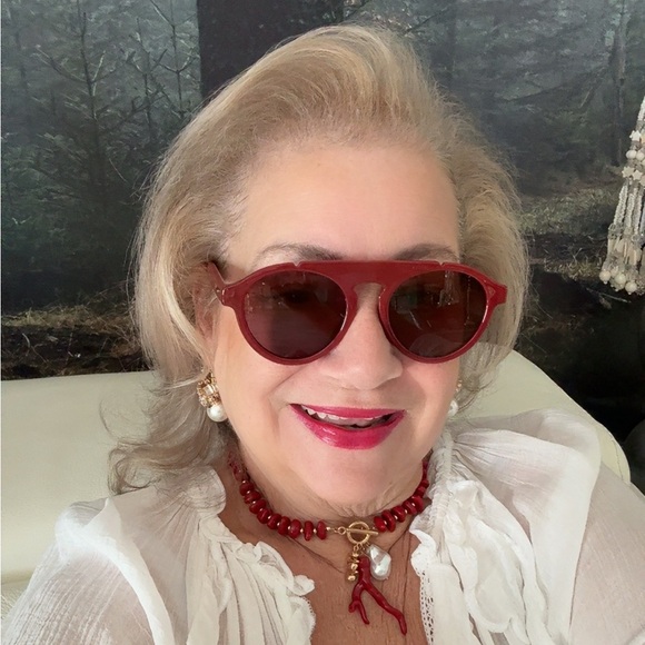 Meet your Posher, Ana - Picture 2 of 2